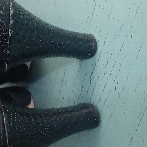 MARCHEZ VOUS HEELS SZ 9.5 - Picture 3 of 7